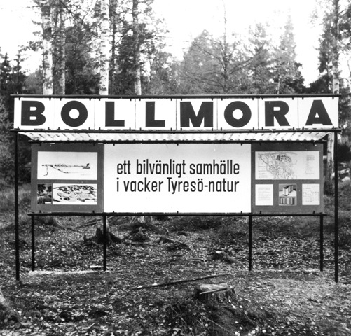 Skylt från 1960-talets början: Bollmora - ett bilvänligt samhälle i vacker Tyresö-natur