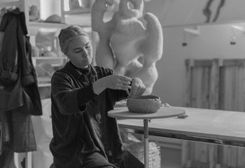 Malin Ida Eriksson fotograferad i sin studio, G-studion den 13 oktober 2021 av Lisa Hallgren.