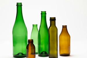 bild färgade glasförpackningar