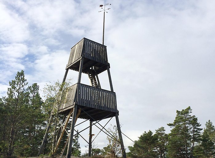 Bild fotad nerifrån på utkikstornet vid Telegrafberget i Tyresö