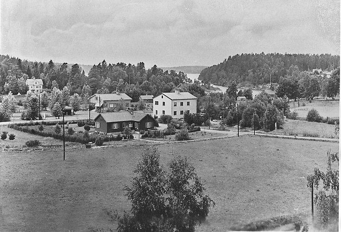 Vy över Vendelsövägen på ett vykort från 1940-talet.